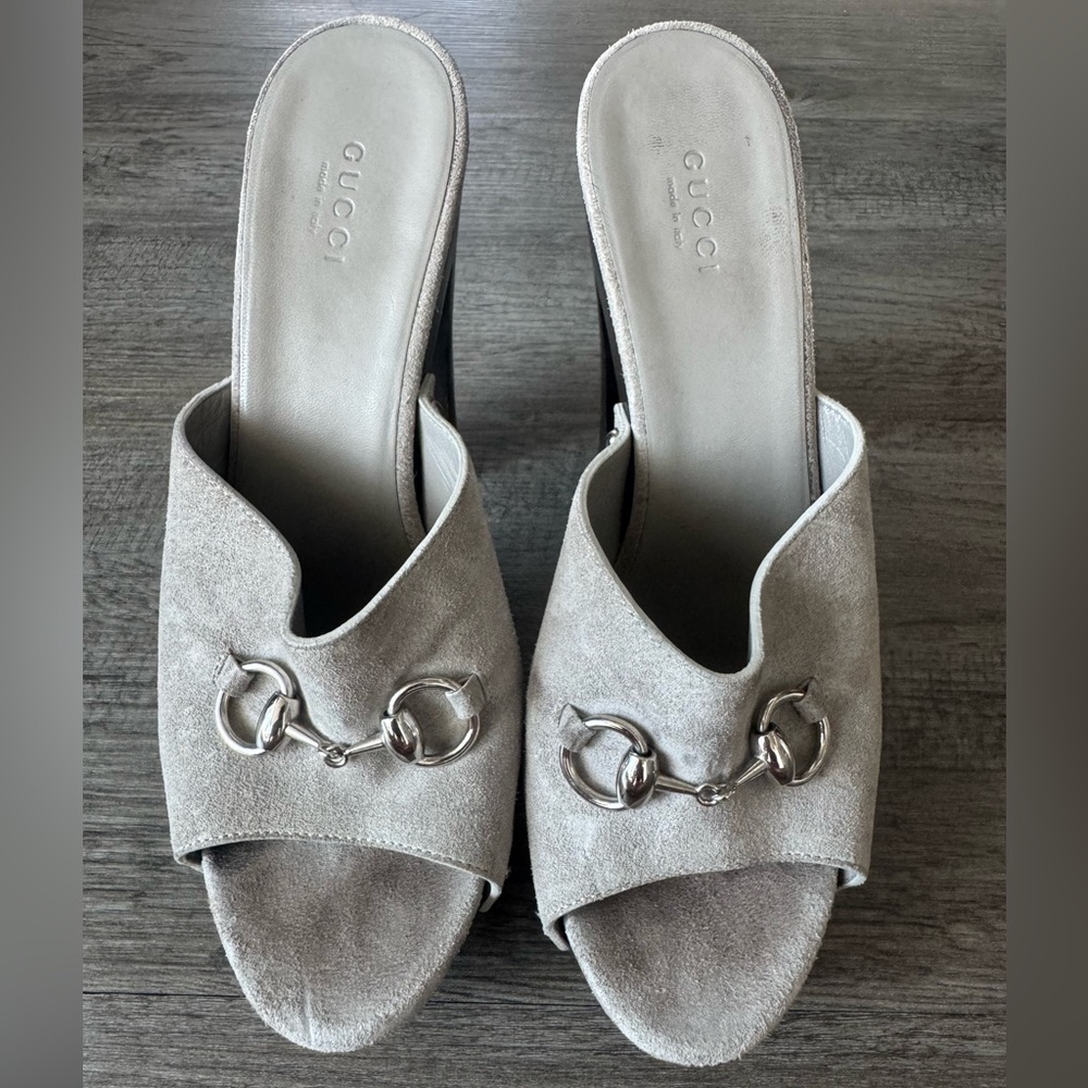 NEW LOW PRICE Gucci Taupe Suede Mules with Metallic Detailing perfect for spring